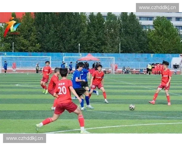 围绕济南足球比赛展开的城市激情与绿茵魅力全景呈现生动故事画卷